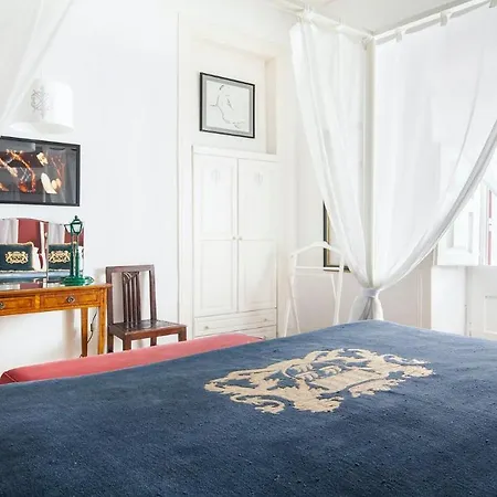 Plum Guide - Rays Of Sunshine Apartment Lisbon